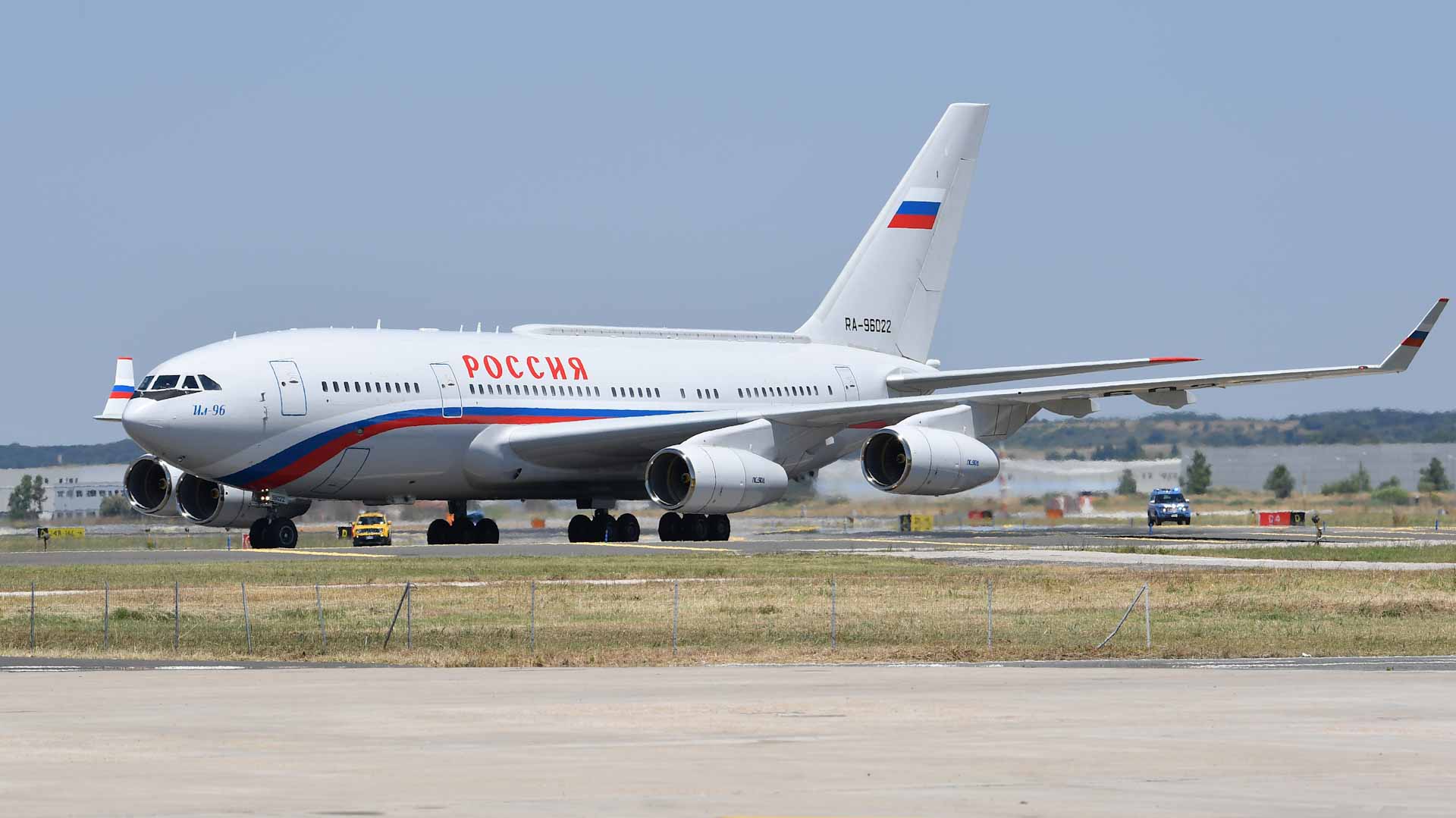 Image for the title: Europe and Canada move to close skies to Russian planes 