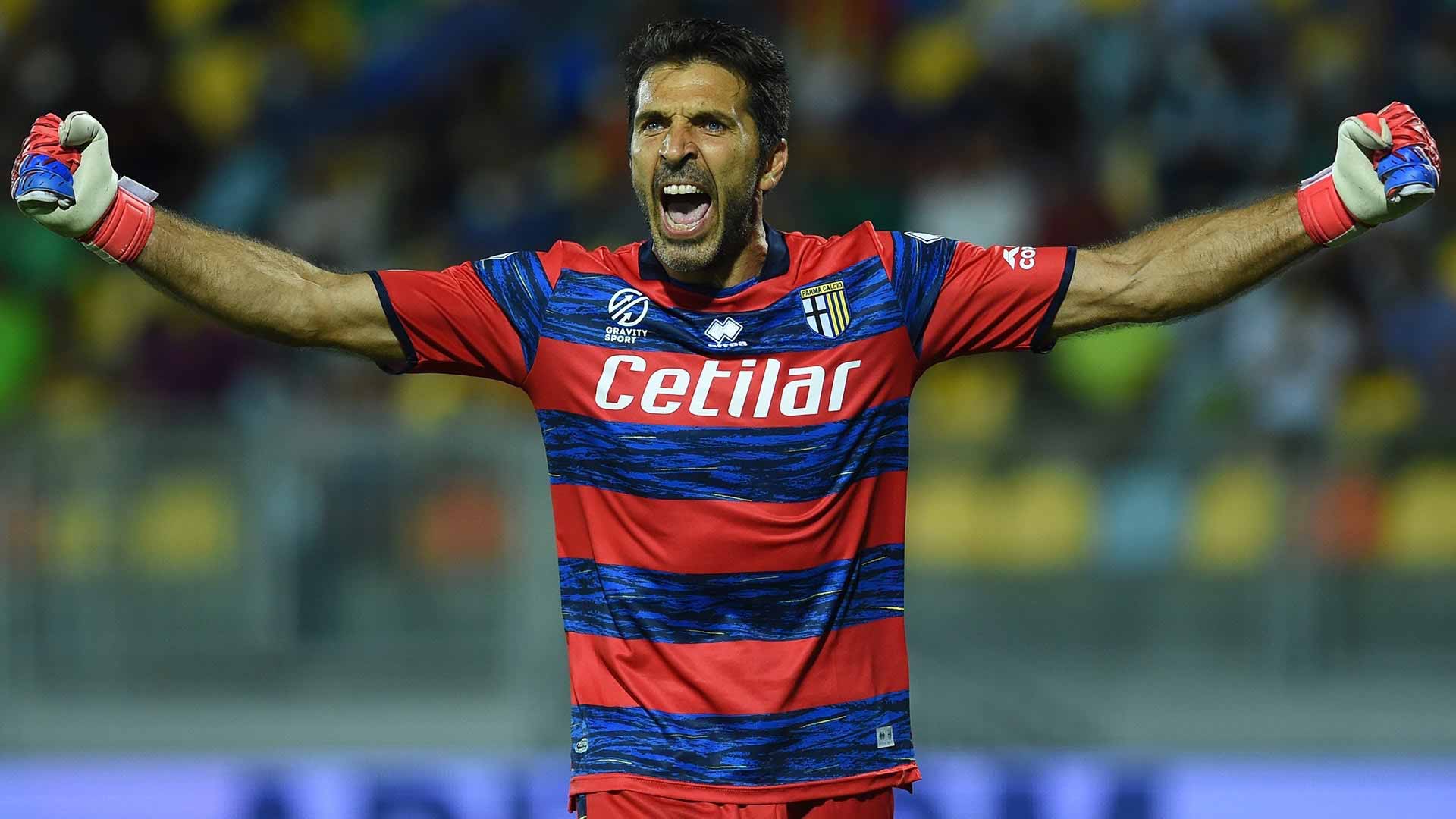 صورة بعنوان: نادي بارما الإيطالي يجدد عقد الحارس المخضرم بوفون 