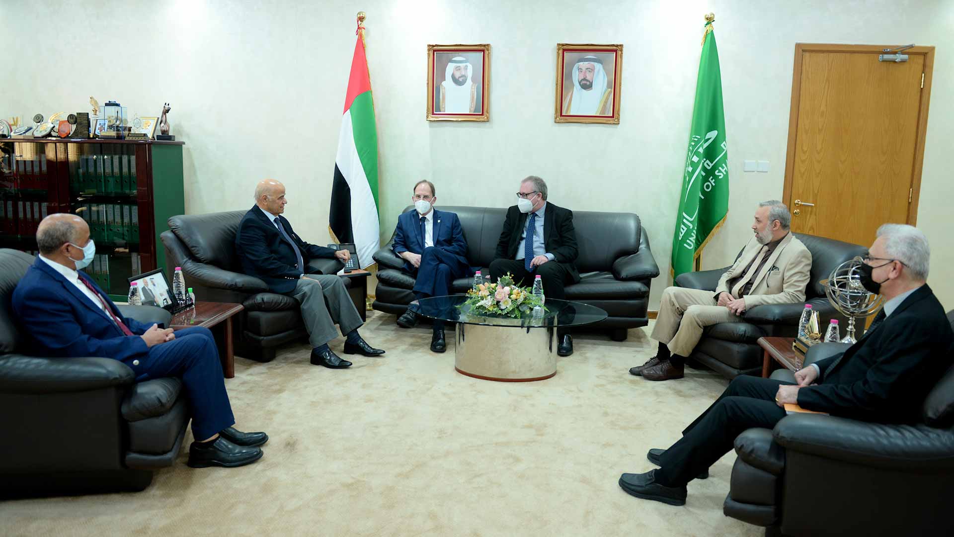 صورة بعنوان: جامعة الشارقة تبحث تعزيز التعاون مع وفد من جامعة اكستر البريطانية  
