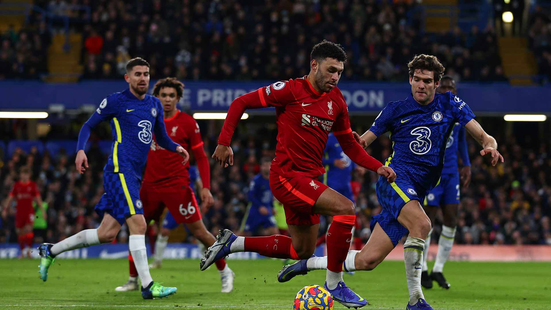 Image for the title: Chelsea battle back to draw 2-2 with Liverpool 