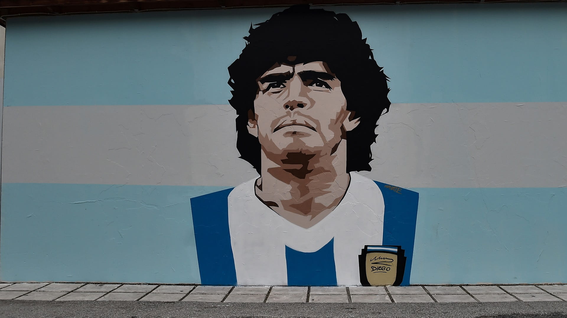 Image for the title: House and BMW fail to sell at the Maradona auction 