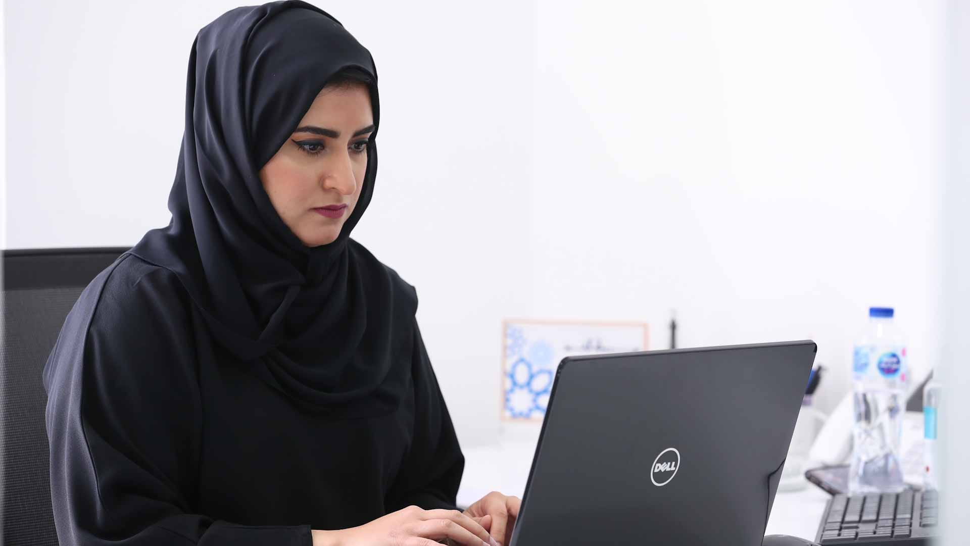 صورة بعنوان: موارد الشارقة تبدأ المرحلة الأولى لنظام تقييم الموظفين للعام 2022  