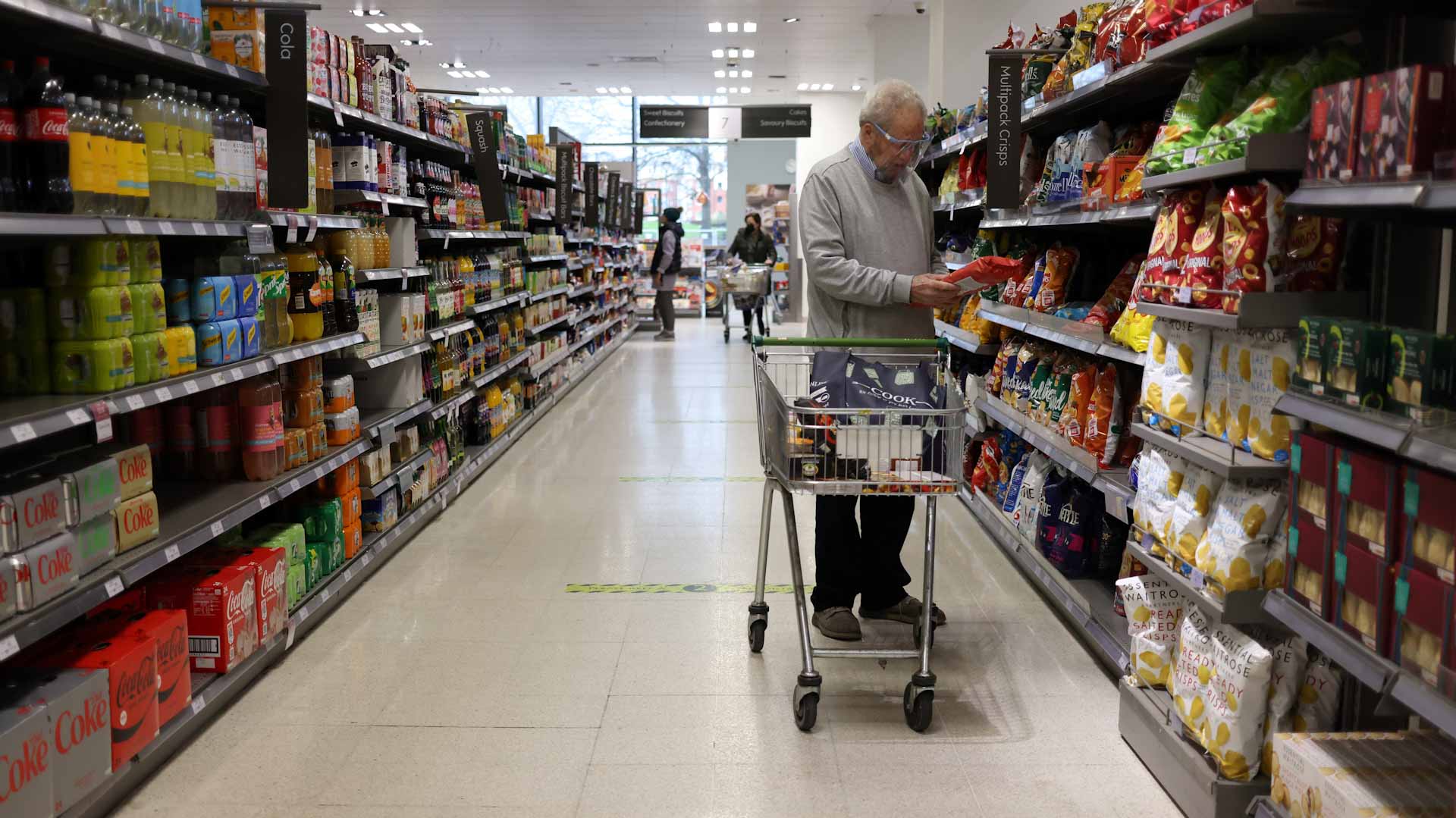 Image for the title: World food prices hit 10-year peak in 2021 