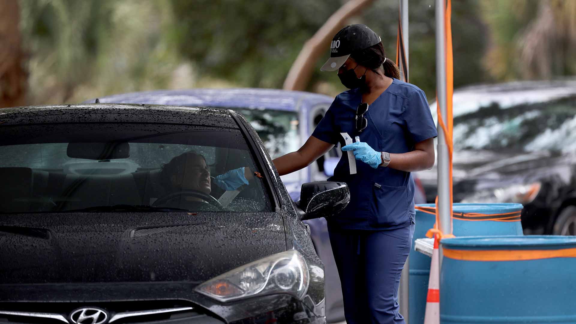 Image for the title: Global COVID-19 cases cross 295.36 million 