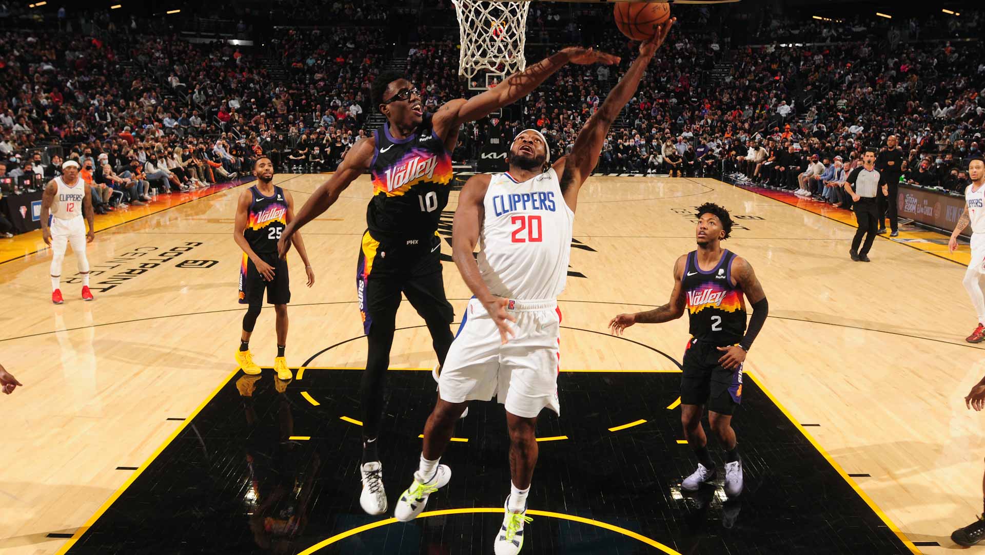 صورة بعنوان: فينيكس صنز يحقق فوزه الثالث على التوالي في السلة الأميركية 