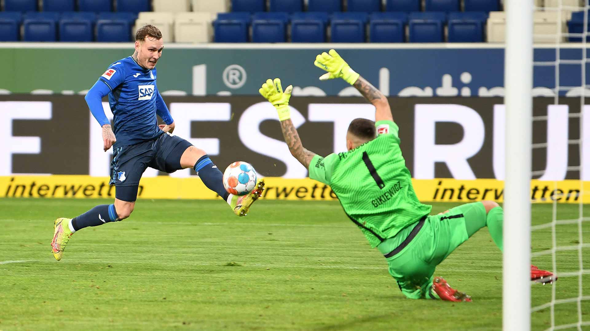 صورة بعنوان: هوفنهايم يصعد للمركز الثالث في الدوري الألماني لكرة القدم 