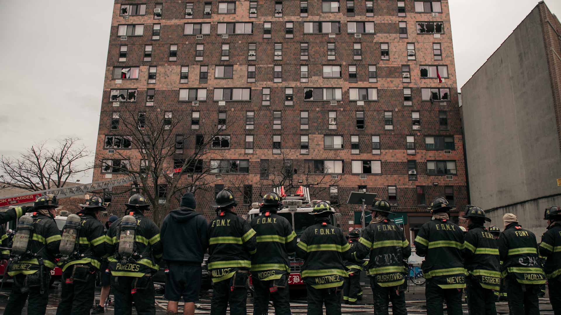 صورة بعنوان: مقتل 19 وإصابة 63 في حريق مروع بنيويورك 