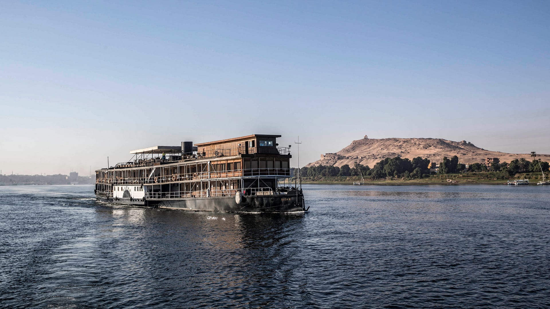 Image for the title: 2 dead, 8 missing after Egypt truck plunges into Nile 