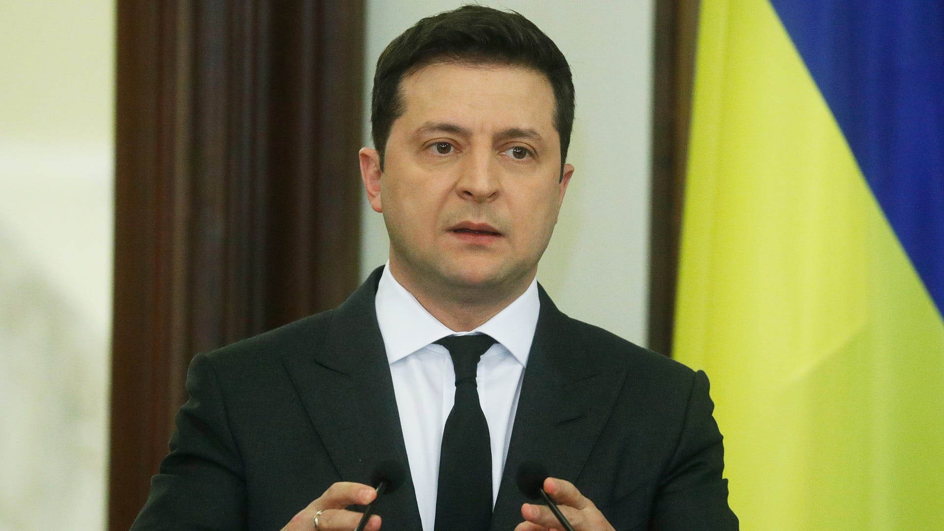 Image for the title: Zelensky calls for international summit to end war in Ukraine 