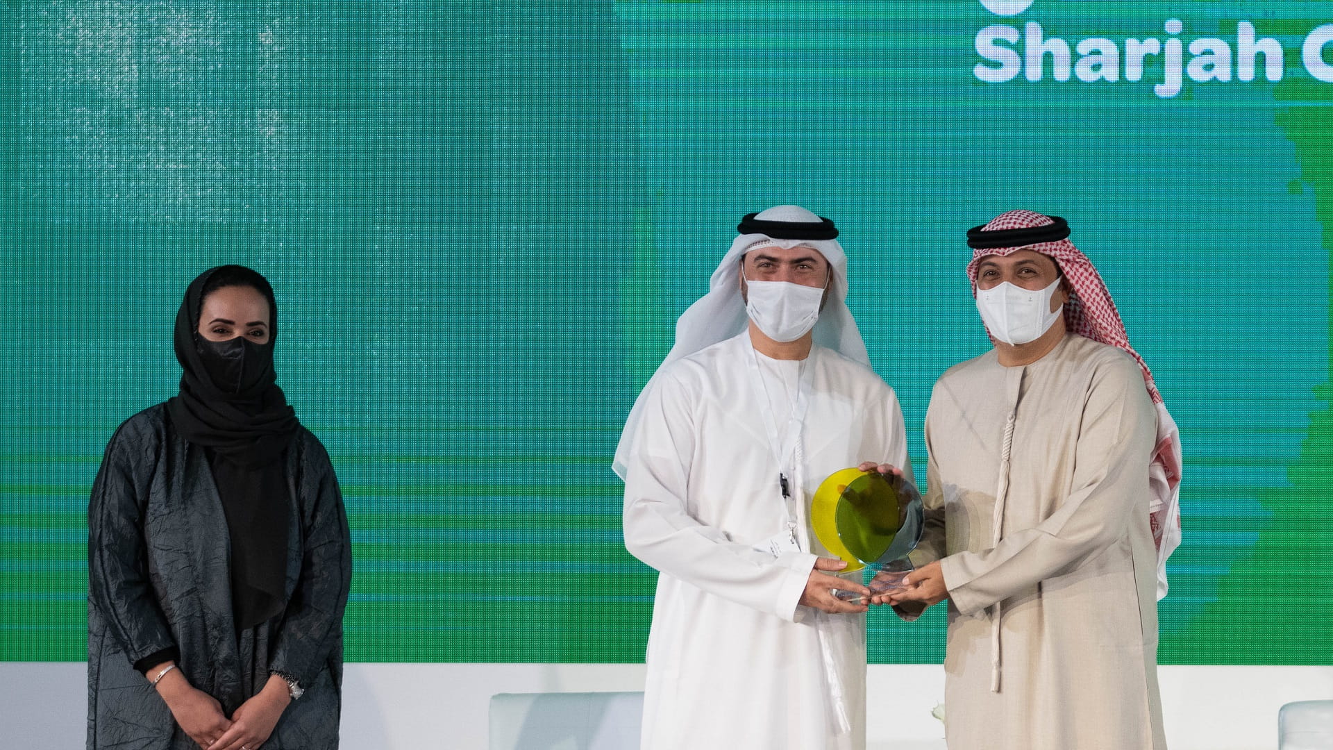 صورة بعنوان: الشارقة لمراكز الاتصال يؤكد دور الذكاء الاصطناعي بالاتصال الحكومي 