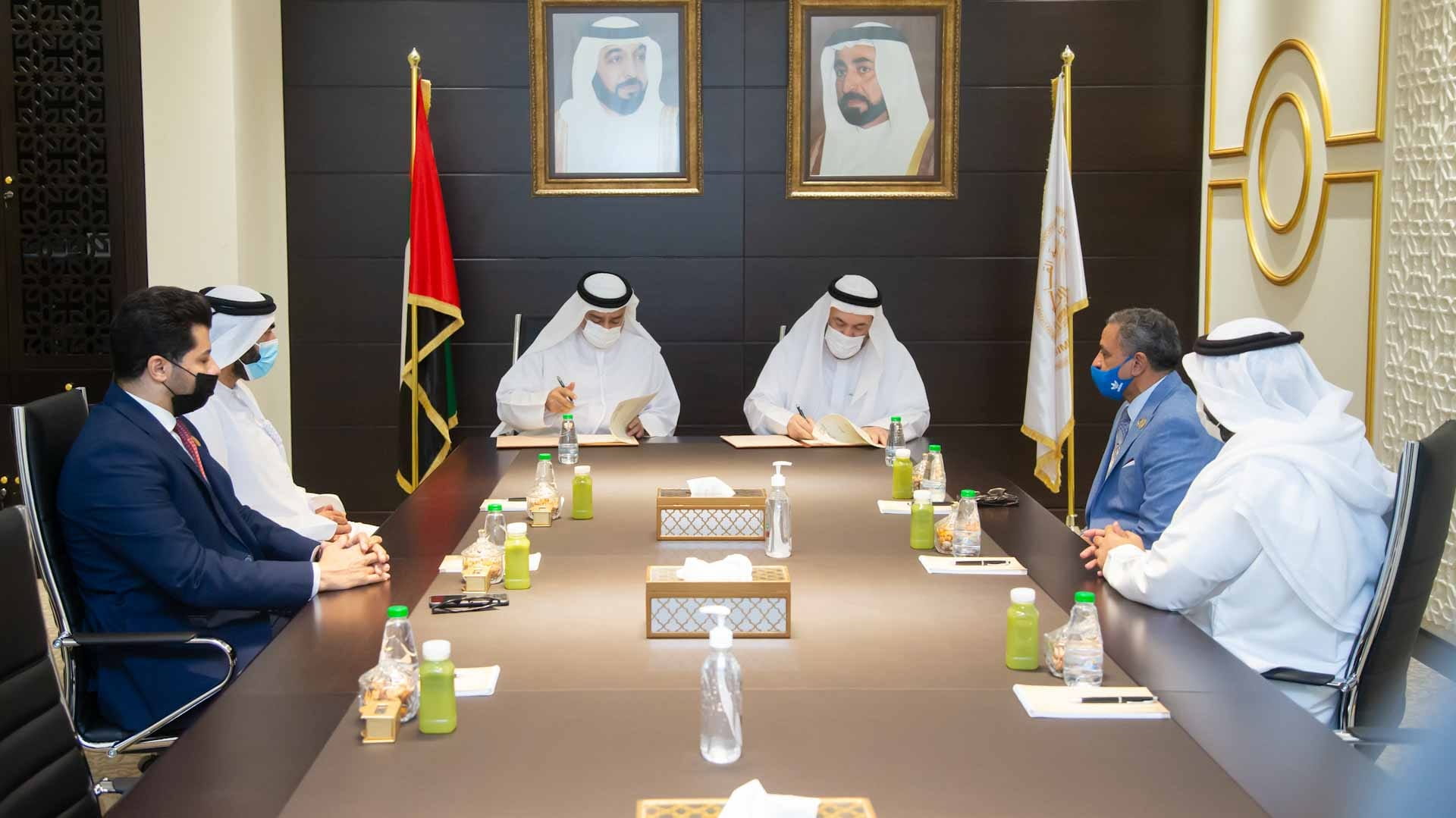 صورة بعنوان: تفاهم بين الجامعة القاسمية ومركز الإمارات لدراسات حقوق الإنسان 