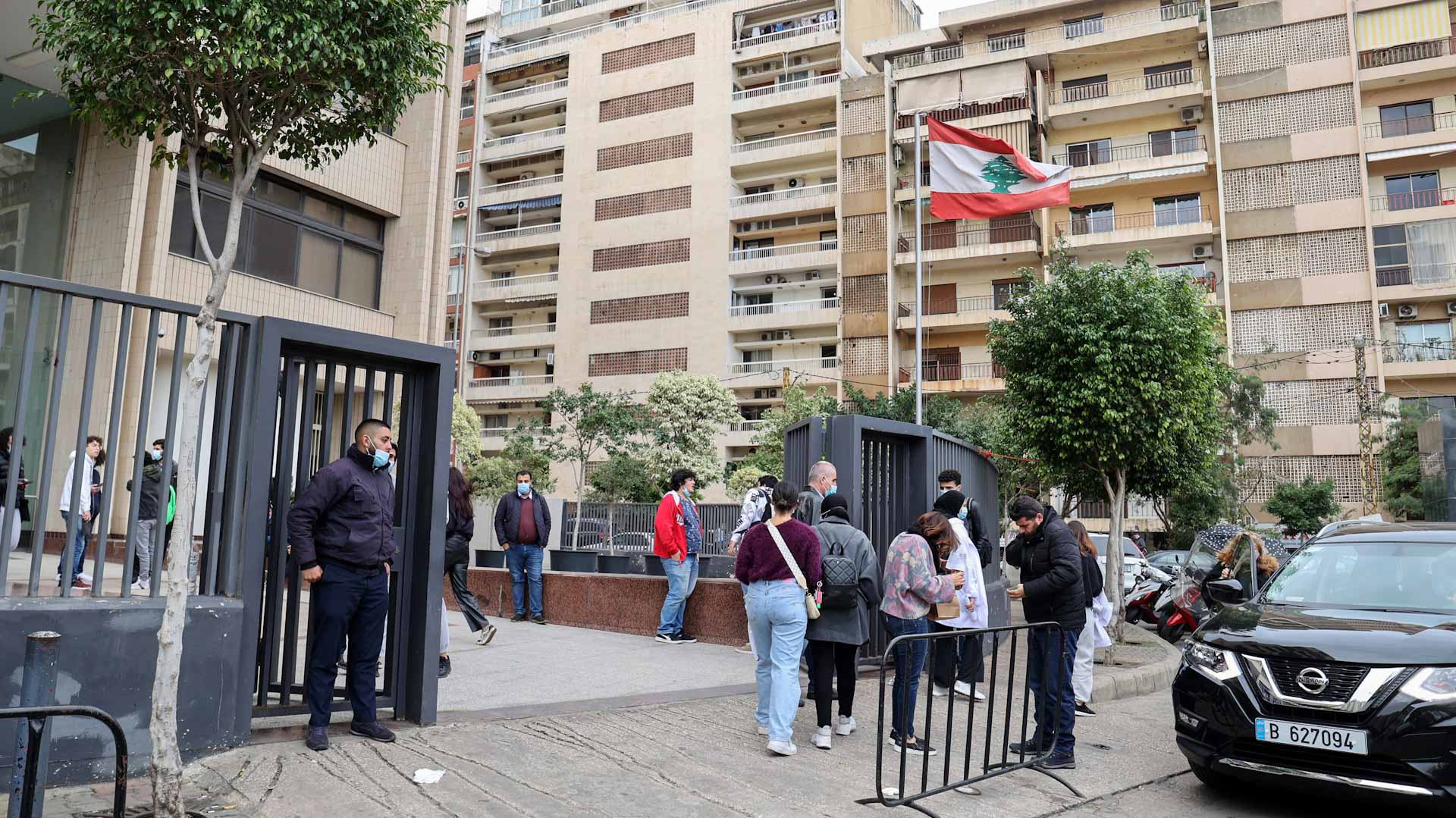 Image for the title: Students struggle as Lebanon crisis cripples university sector 