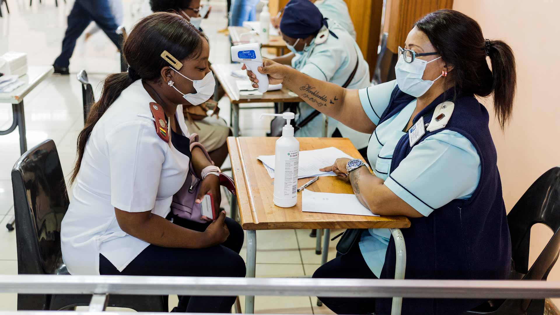 Image for the title: SAfrican study suggests Omicron less severe even for unvaccinated 