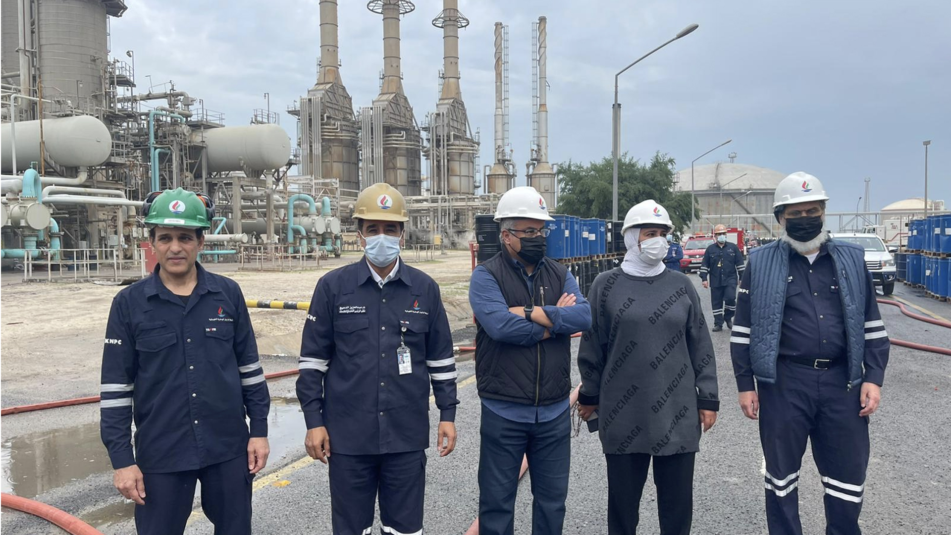 صورة بعنوان: حريق في مصفاة الأحمدي بالكويت يتسبب بوفاتين و10 جرحى 