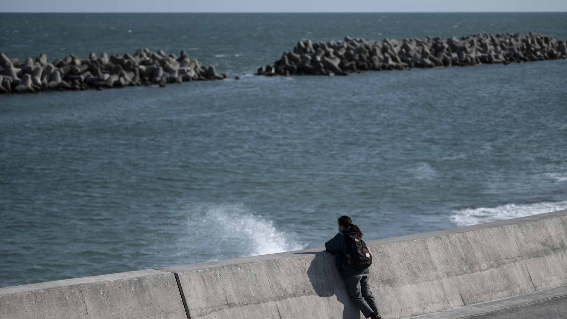 Image for the title: Tsunami reaches Japan, 3-meter waves possible 