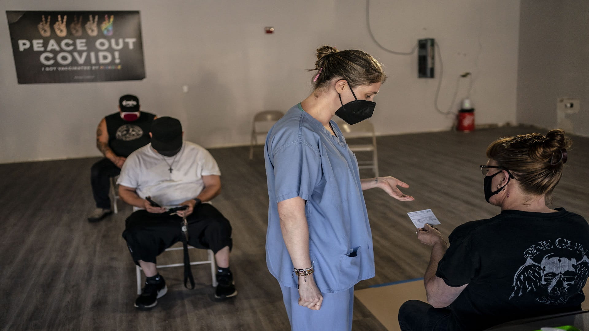 Image for the title: U.S. CDC urges Americans to wear 'most protective mask you can' 