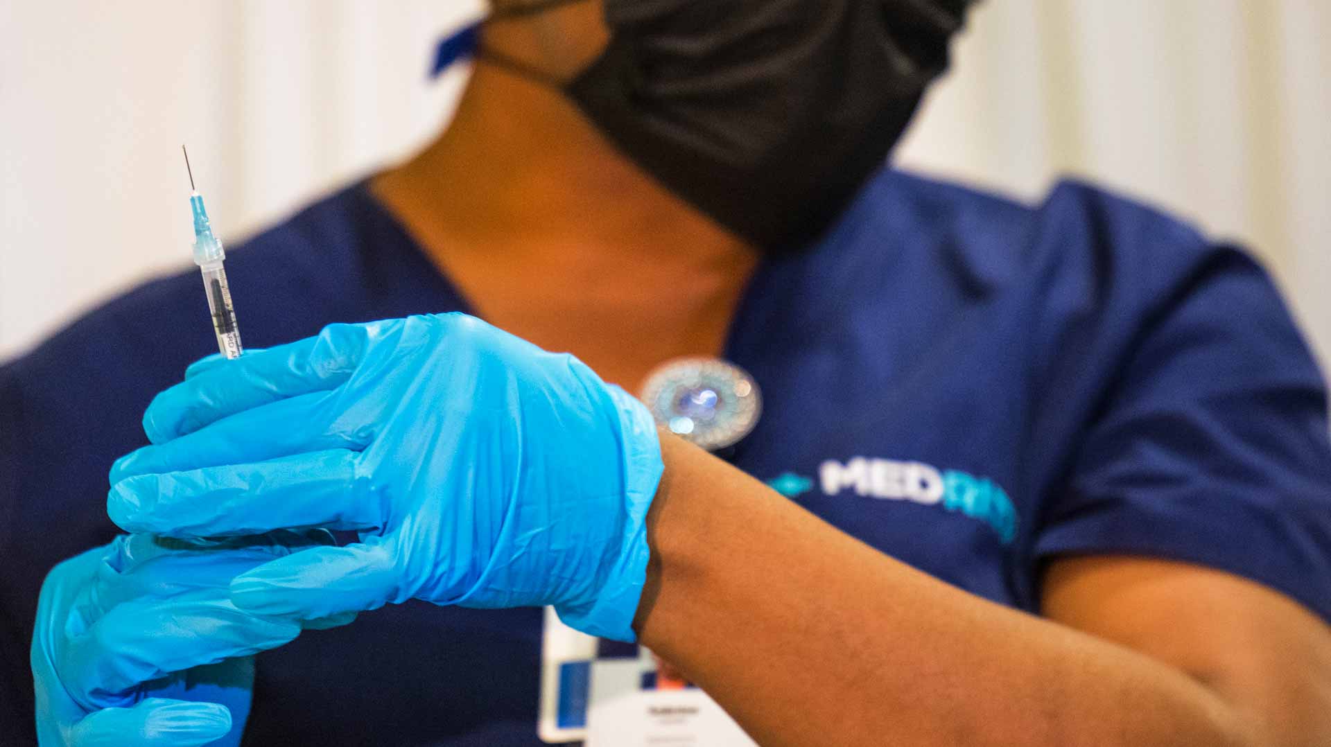 Image for the title: US Omicron cases receding in New York, major cities 