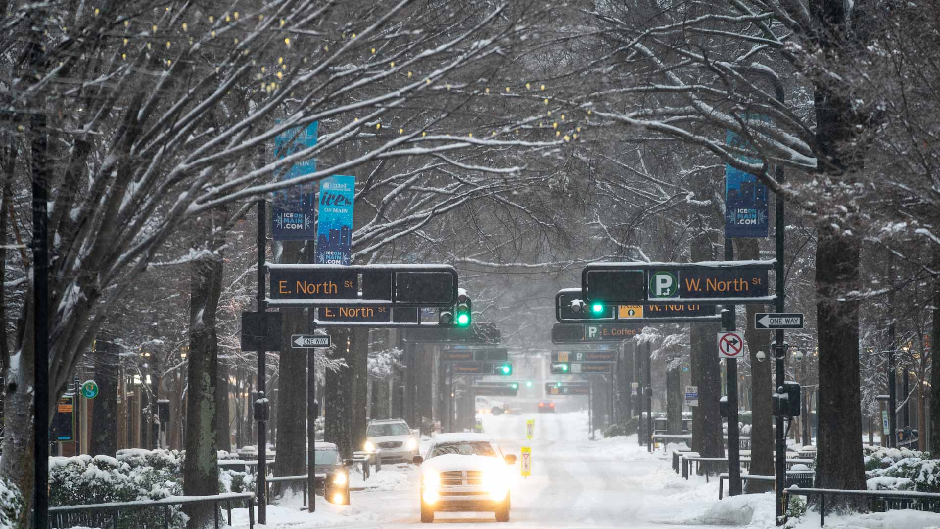Image for the title: Millions brace for snow as storm bears down on eastern US 