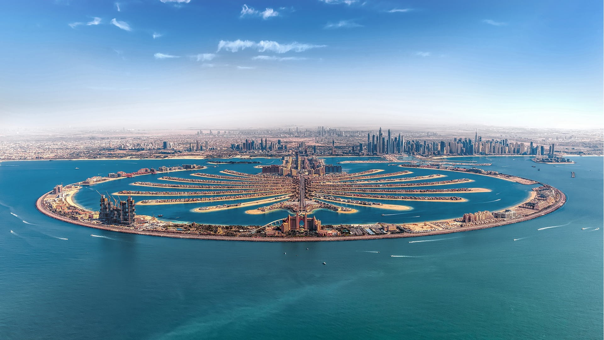 صورة بعنوان: أرادَ تدخل سوق عقارات دبي عقب شراء قطعة أرض في جزيرة نخلة جميرا  