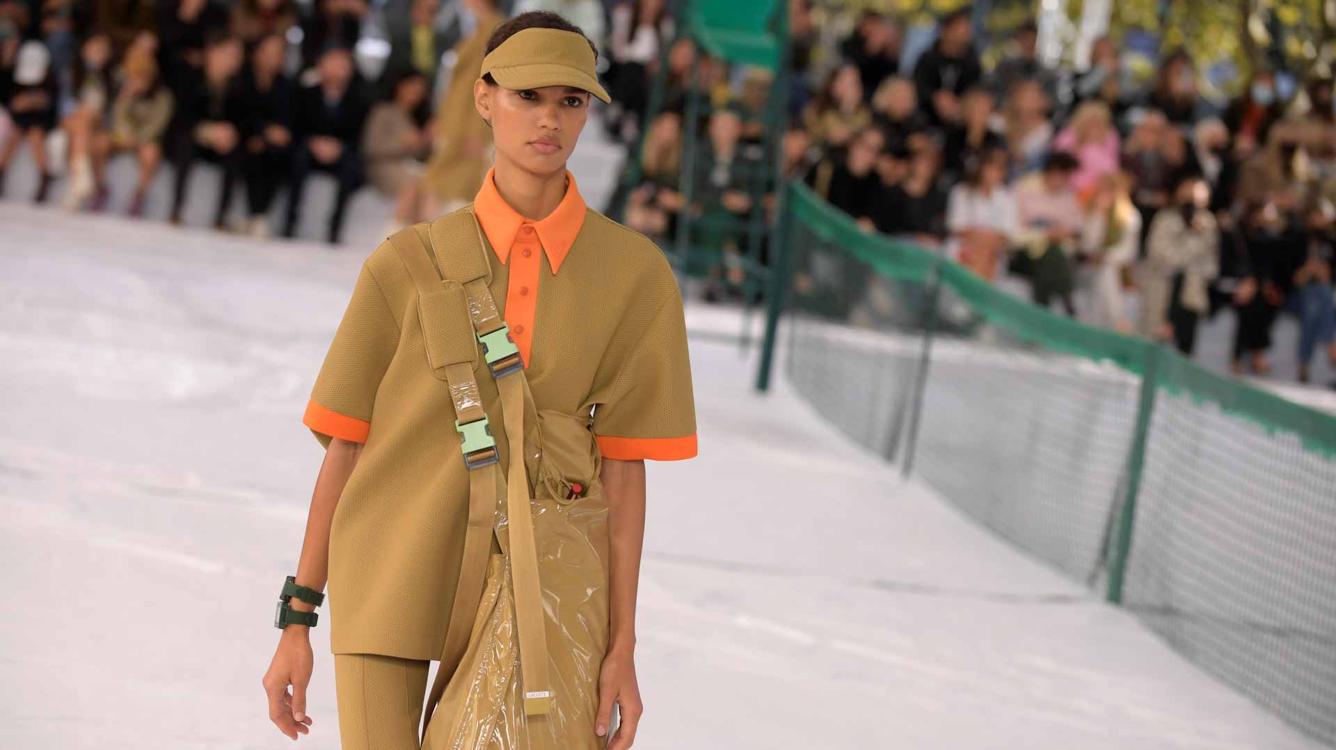 Image for the title: Paris fashion gets physical despite Omicron 