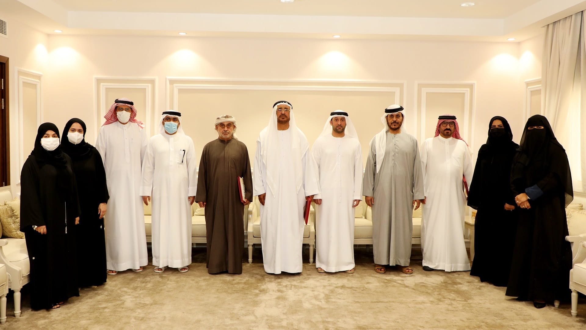 صورة بعنوان: وفد من استشاري الشارقة يشهد جلسة شعرية في مجلس الحيرة الأدبي 