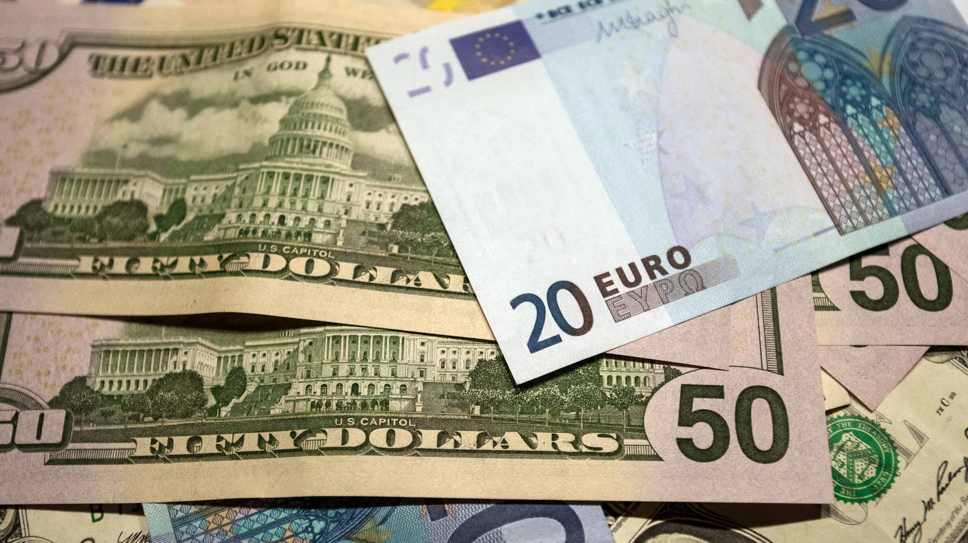 Image for the title: Dollar finds footing as traders brace for hawkish Fed 