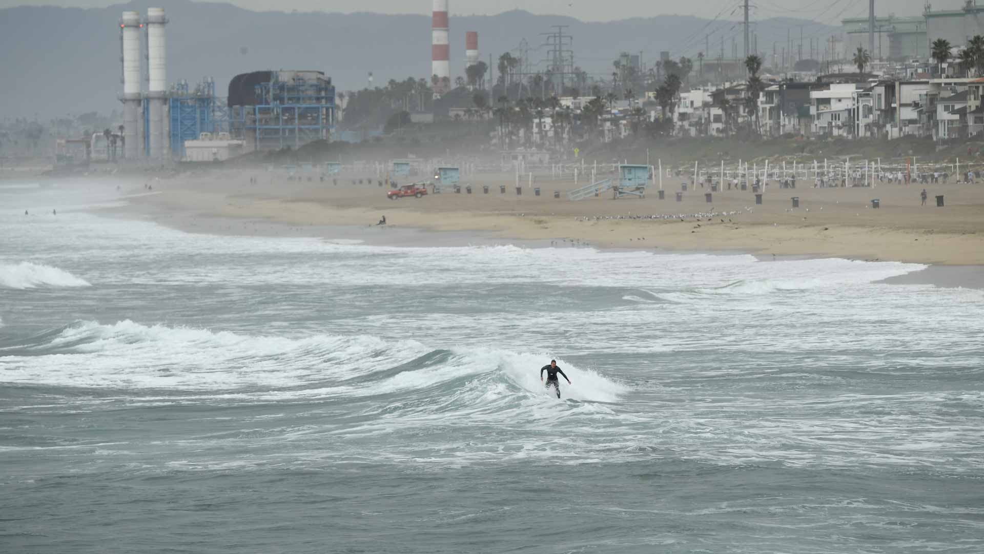 Image for the title: Tonga cut off by volcanic blast 