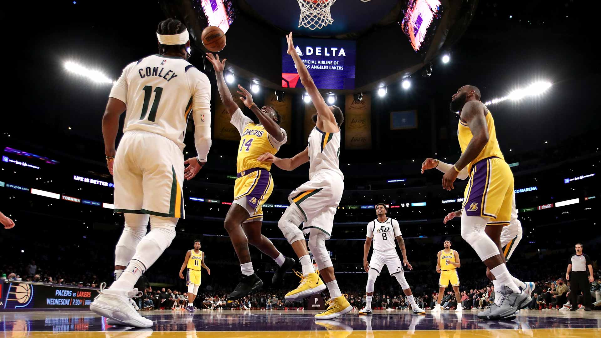 صورة بعنوان: لوس أنجليس ليكرز يستعيد نغمة الانتصارات في السلة الأميركية  