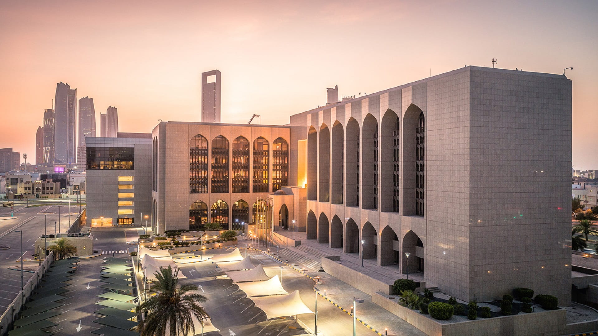 صورة بعنوان: المصرف المركزي يرفع "سعر الأساس" على تسهيلات الإيداع لليلة واحدة 