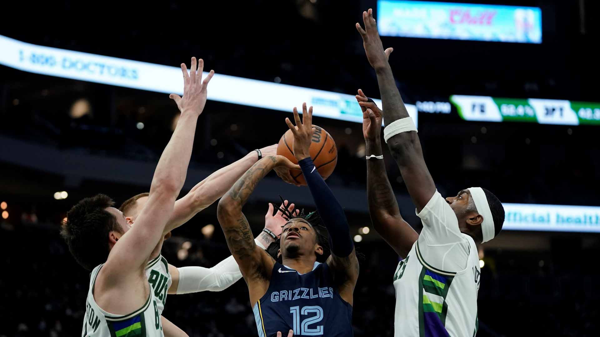 صورة بعنوان: ميلووكي باكس يتخطى جريزليس في السلة الأميركية  