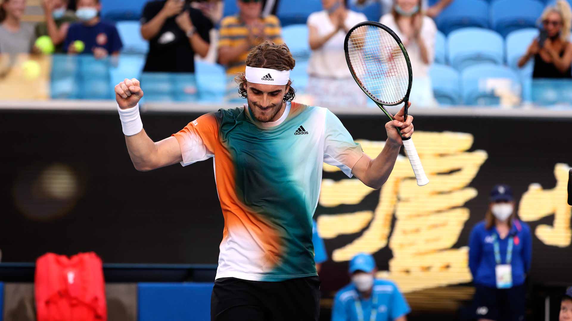 صورة بعنوان: اليوناني تسيتسيباس يتأهل للدور الثالث في أستراليا المفتوحة للتنس 