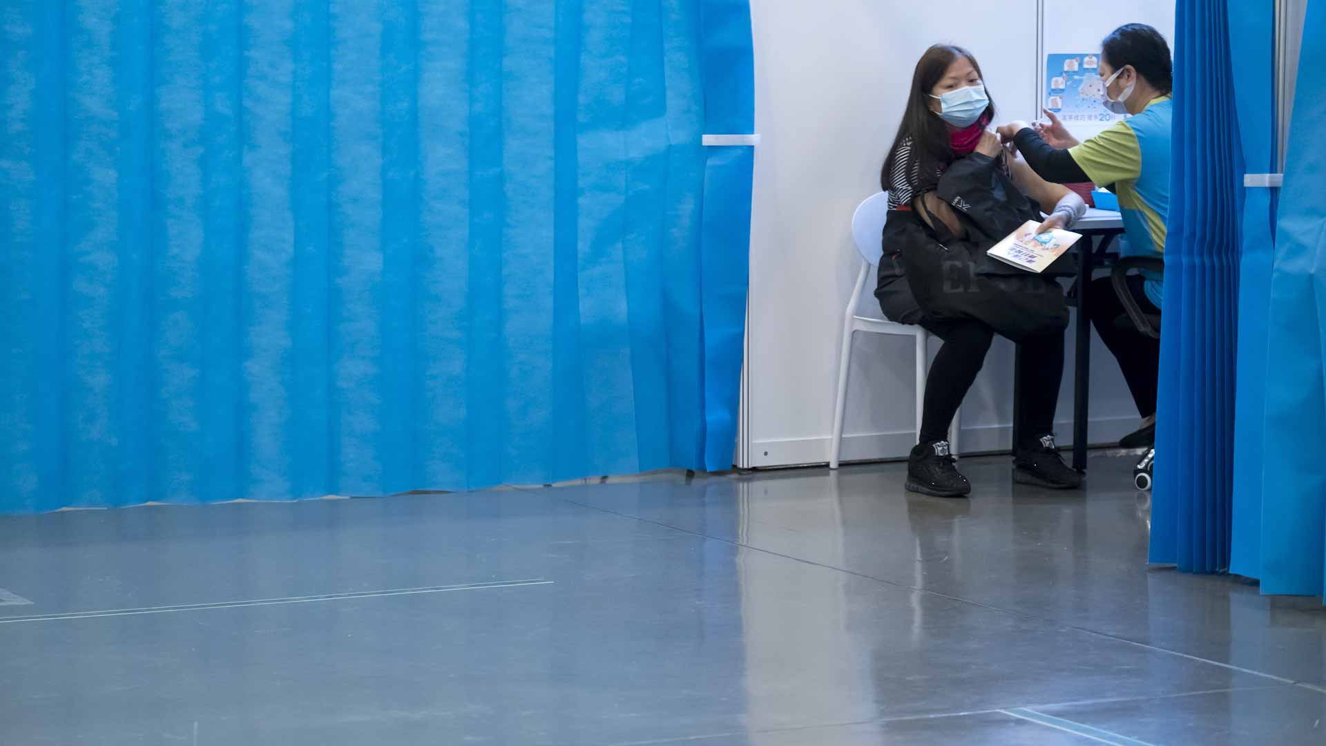 Image for the title: HK health authorities warn of worsening COVID outbreak 