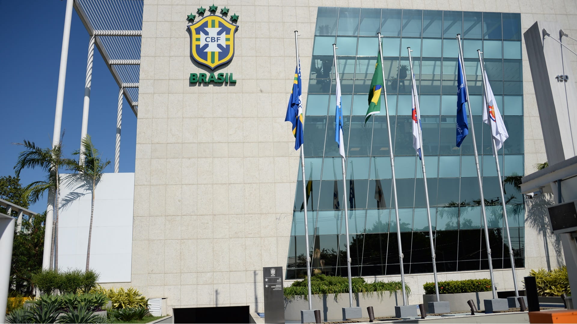 Image for the title: Brazil to stop unvaccinated footballers playing in top leagues 