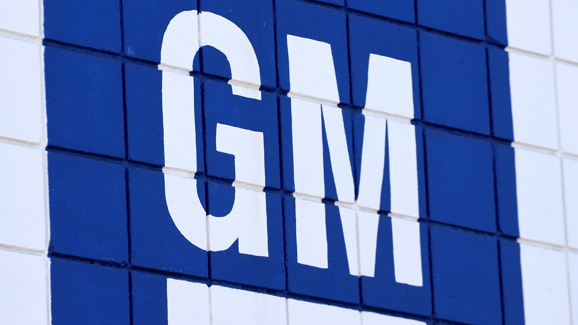 Image for the title: GM to spend $6.5B, add 4,000 jobs at Michigan EV factories 
