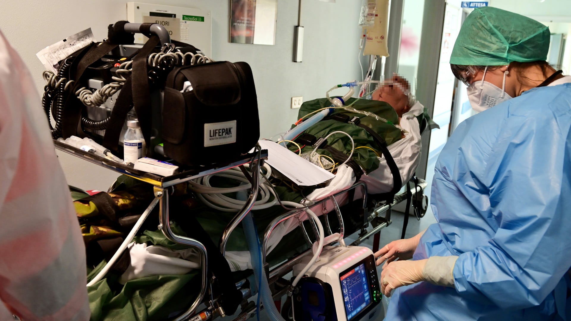 Image for the title: Italy suffers 171,263 COVID-19 cases on Saturday, 333 deaths 