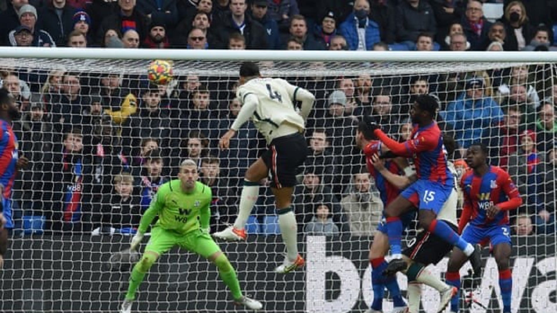 صورة بعنوان: فريق ليفربول يتمسك بالمركز الثاني في الدوري الإنجليزي 