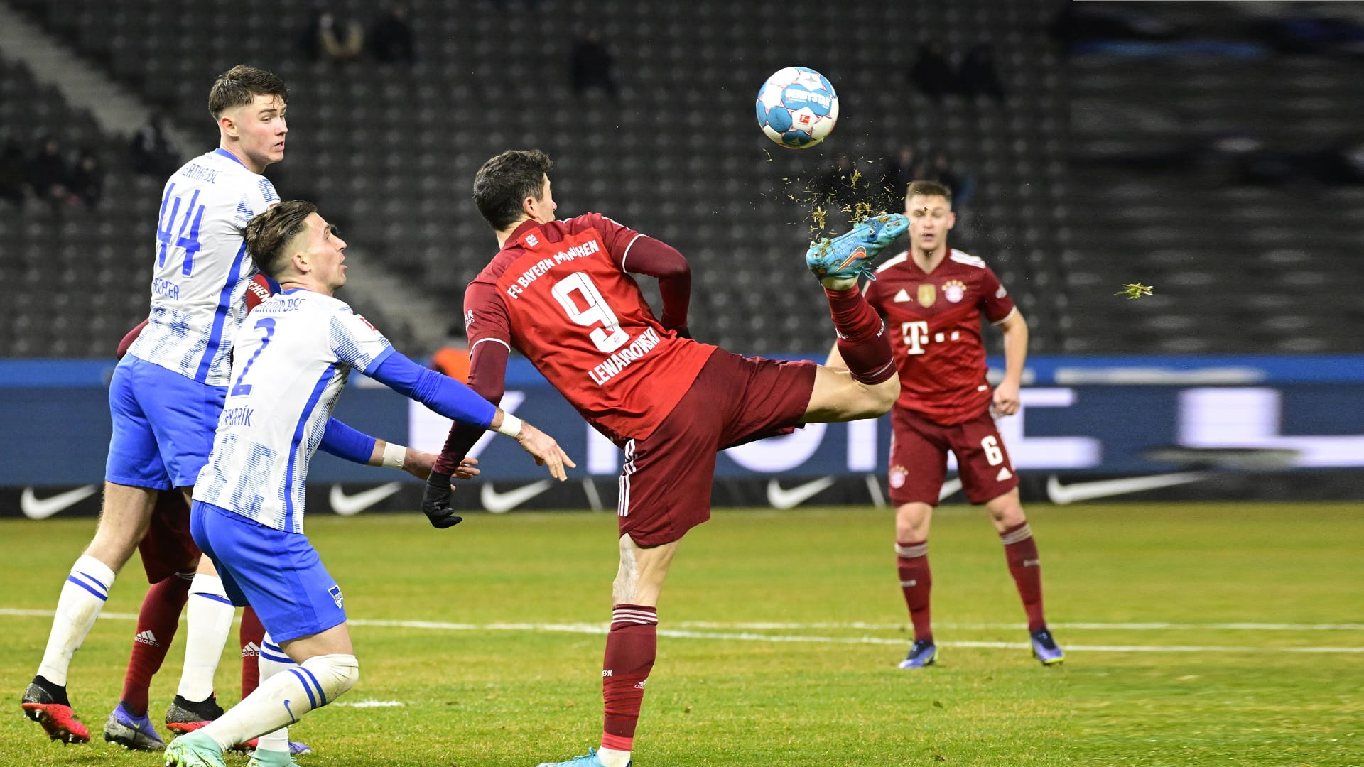 صورة بعنوان: بايرن ميونخ يقبض بقوة على صدارة الدوري الألماني 