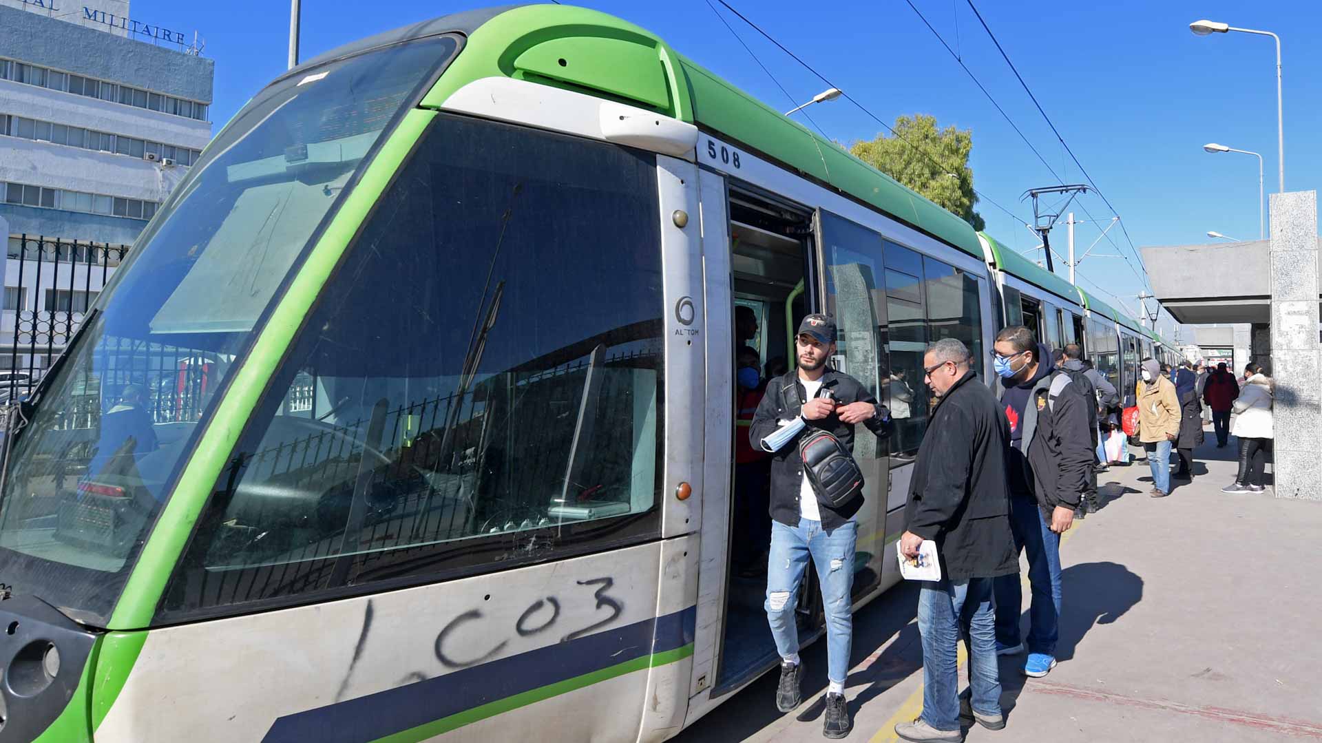 صورة بعنوان: تونس..3جرحى في عملية طعن بمترو لرجل يرجح أن يكون "مضطرباً نفسياً" 