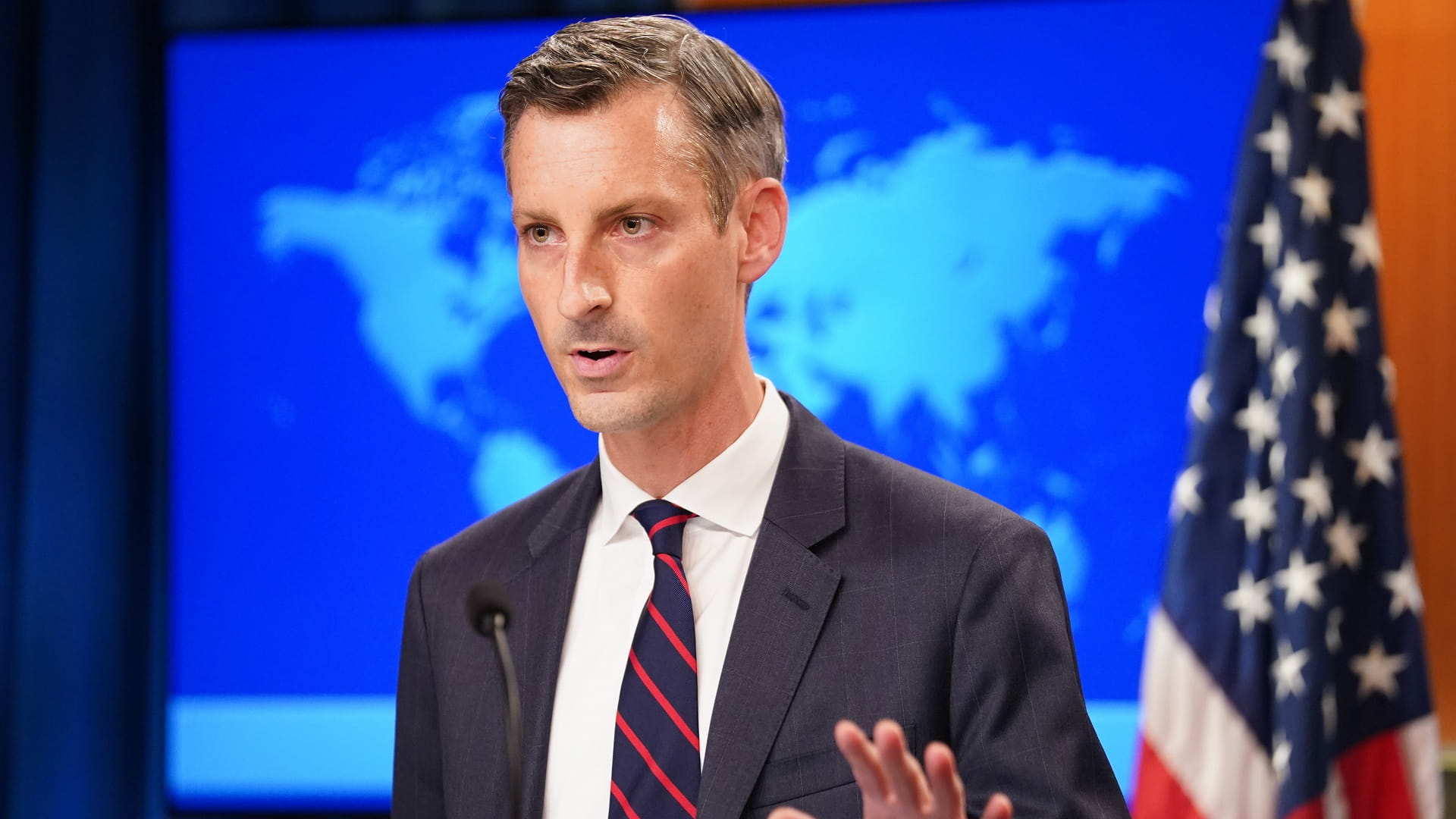 Image for the title: US says 'no daylight' with European allies on Ukraine standoff 