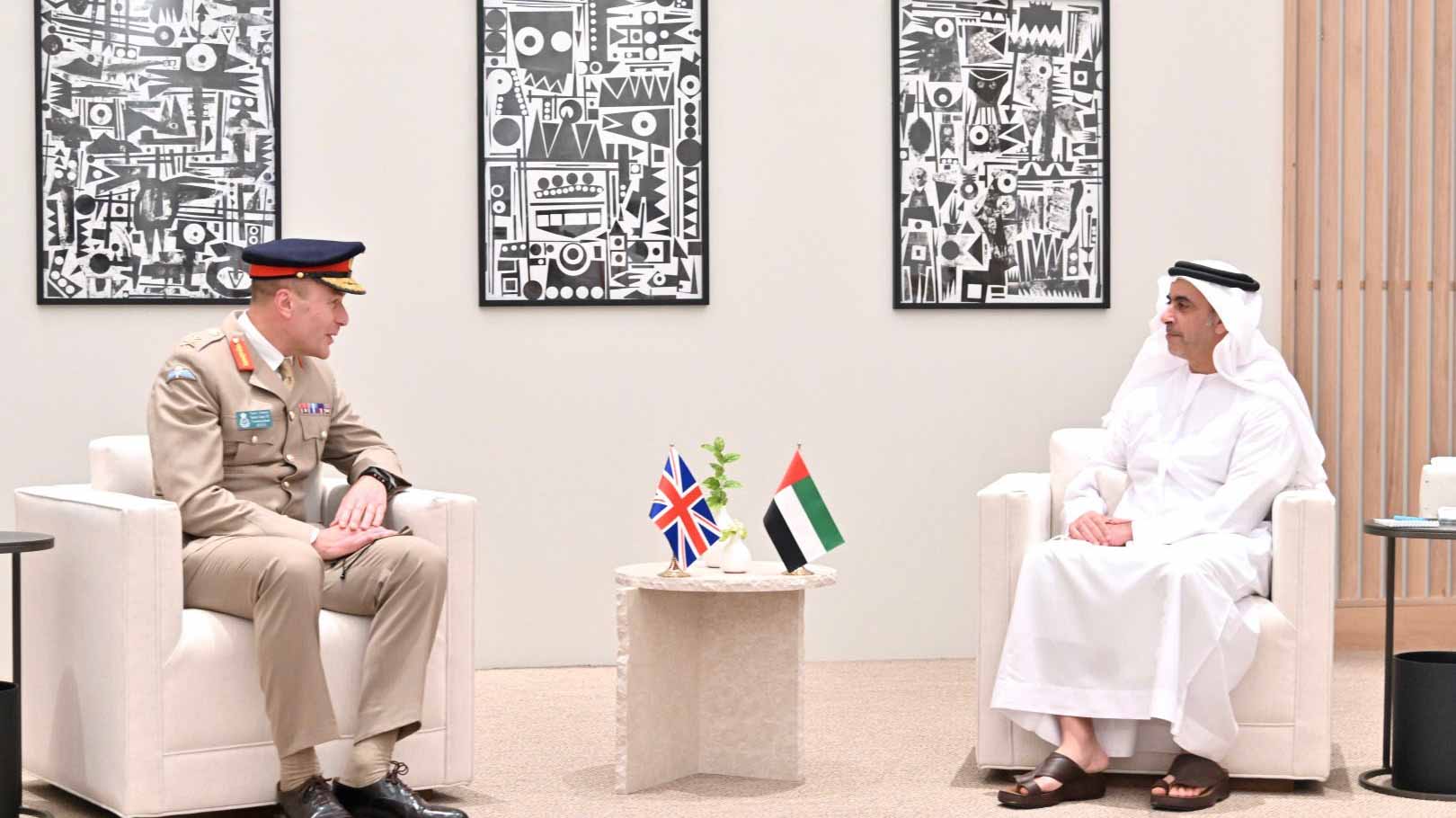 صورة بعنوان: سيف بن زايد يلتقي قائد أكاديمية ساندهيرست العسكرية  
