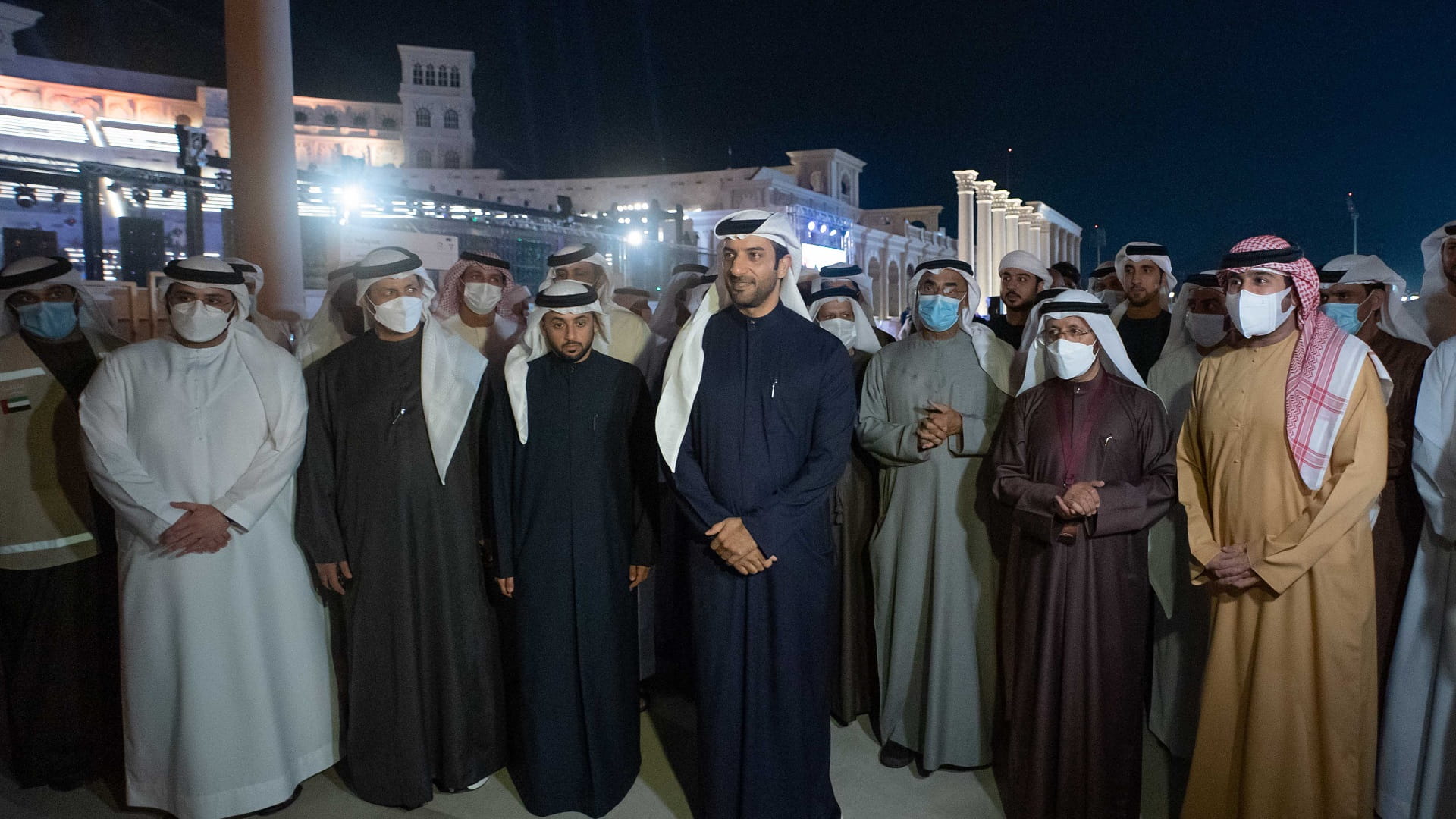 صورة بعنوان: سلطان بن أحمد يشهد احتفال "50 عاماً في حب سلطان" على مدرج خورفكان 