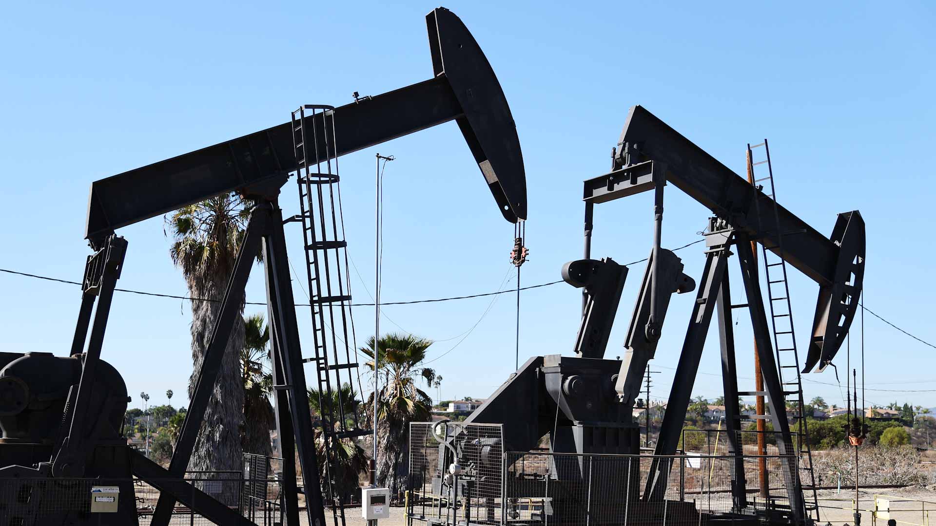 Image for the title: Oil falls as looming U.S. rate hikes spook investors 