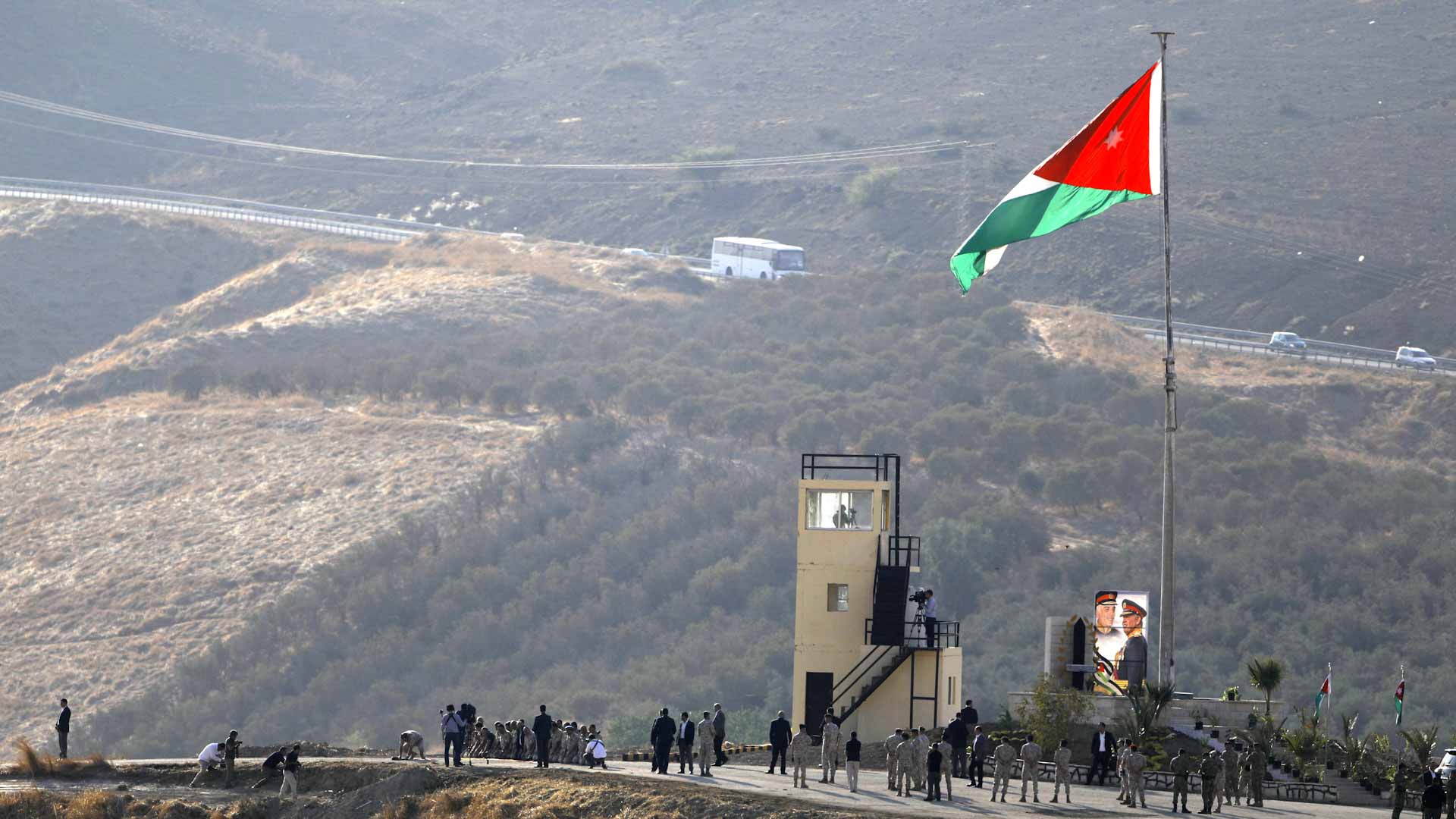 صورة بعنوان: الجيش الأردني يقتل 27 من مهربي المخدرات على الحدود مع سوريا 