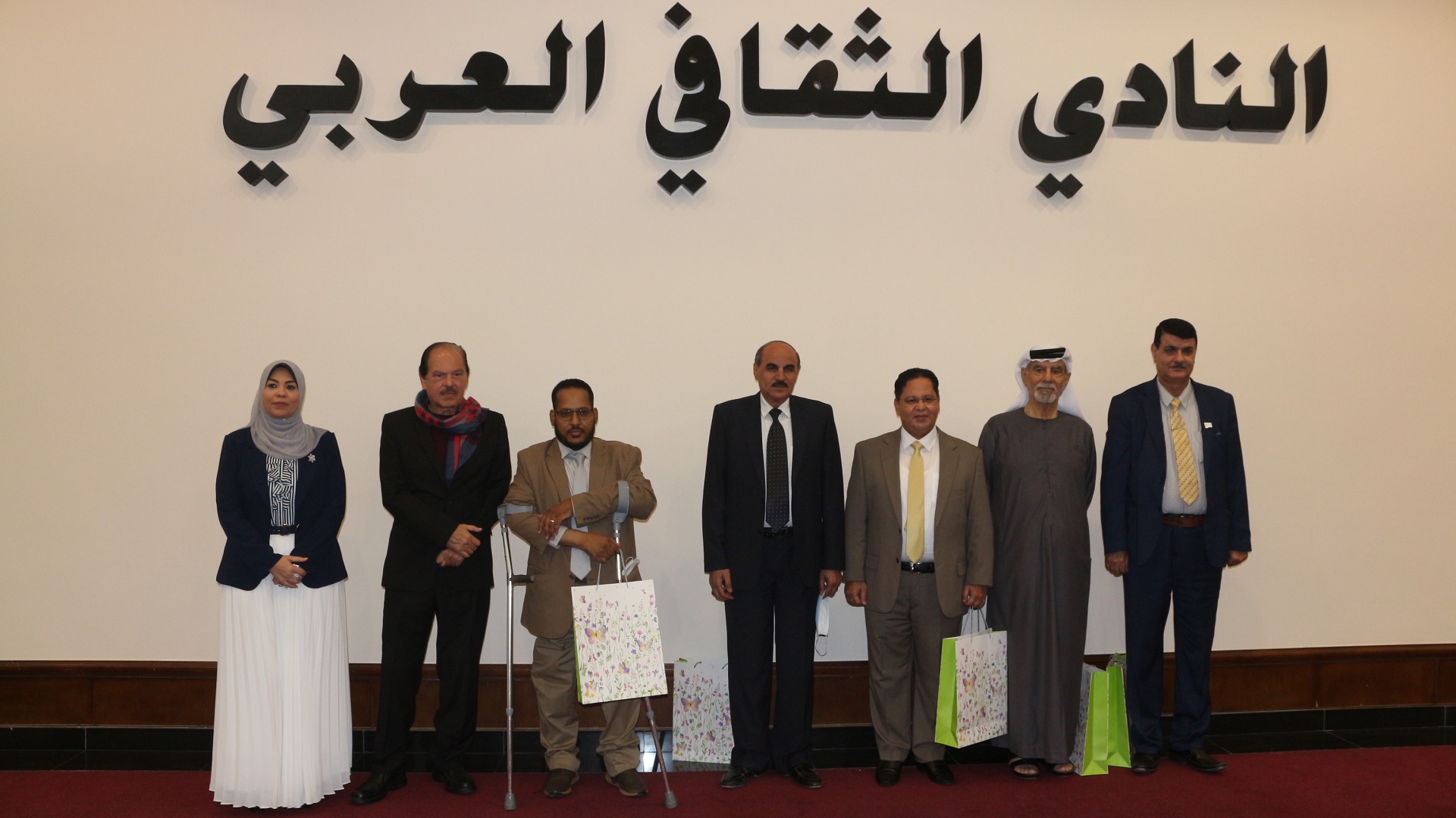 صورة بعنوان: شعراء لسلطان القاسمي: رفعت أمجاد العرب فوق الفراقد 