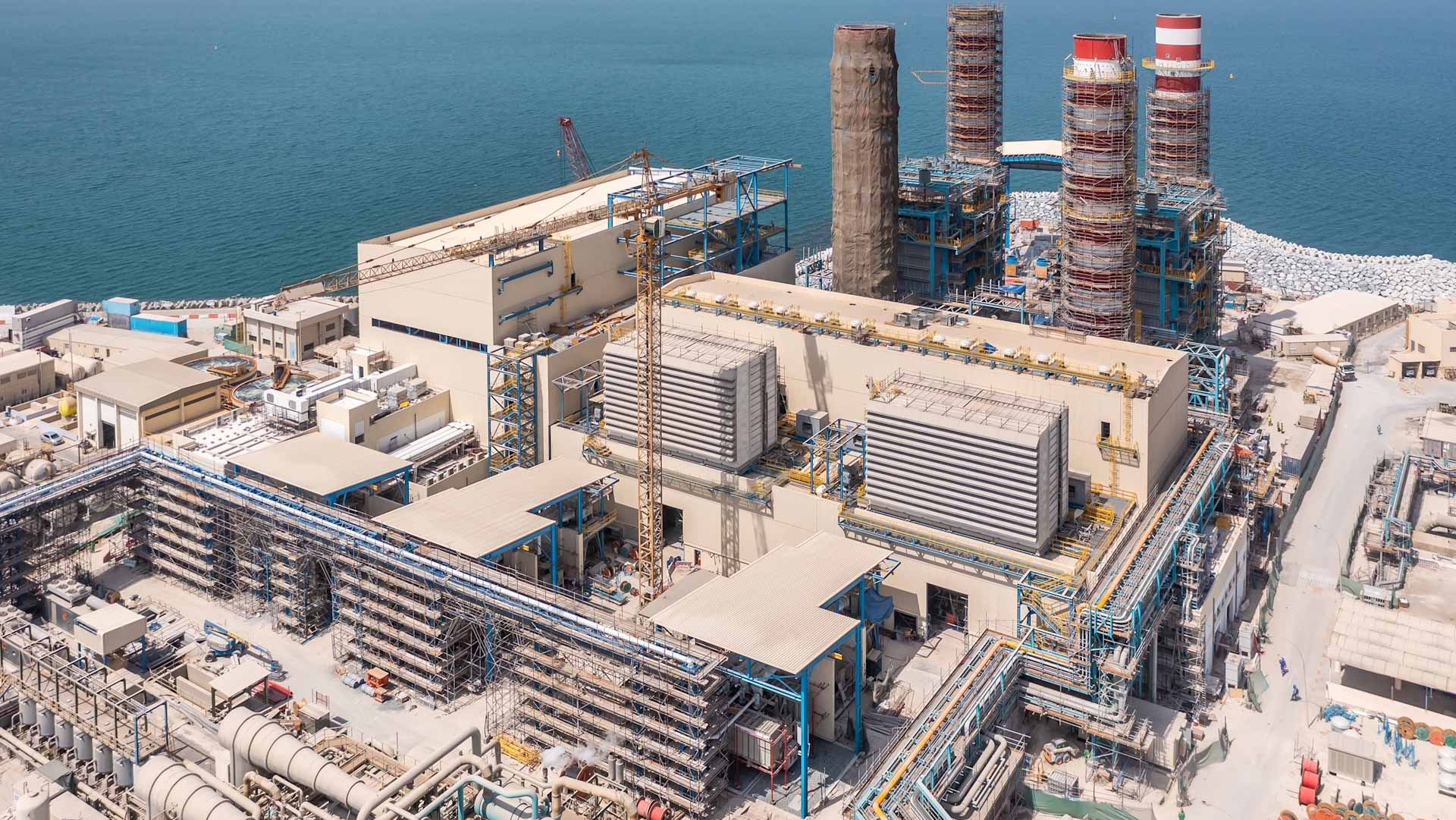 صورة بعنوان: كهرباء الشارقة تبدأ تجريب التشغيل لأول وحدة غازية لتوليد الكهرباء 