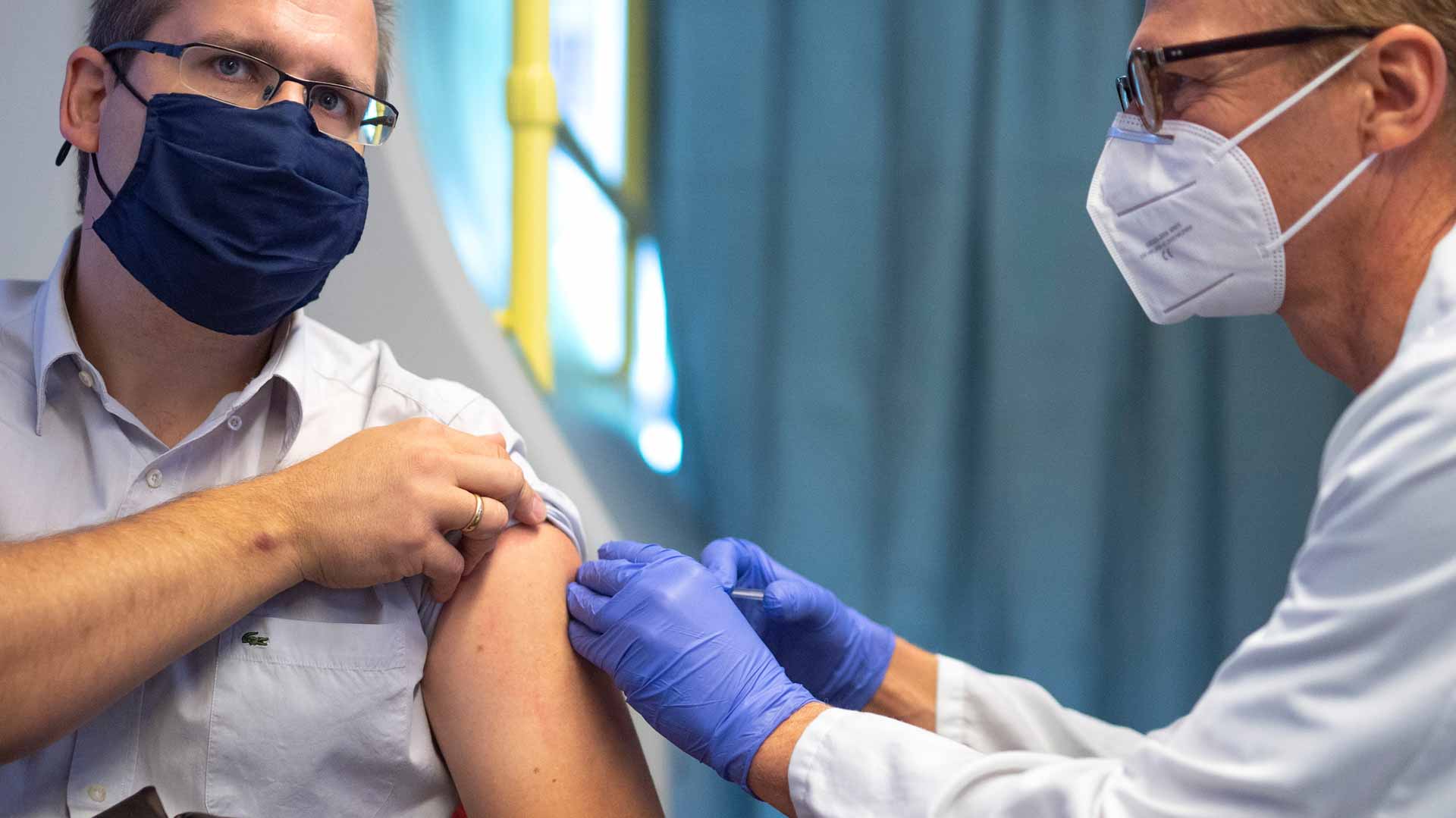 Image for the title: Vaccine mandates around the world 