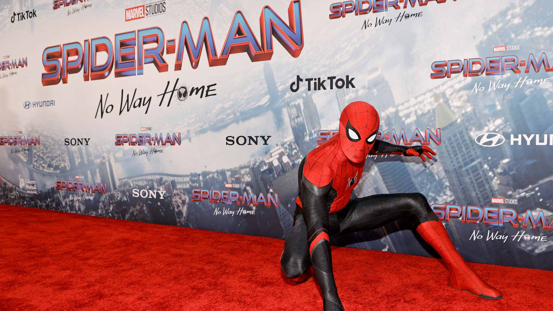 Image for the title: 'Spider-Man' stays aloft to lead N.America box office 