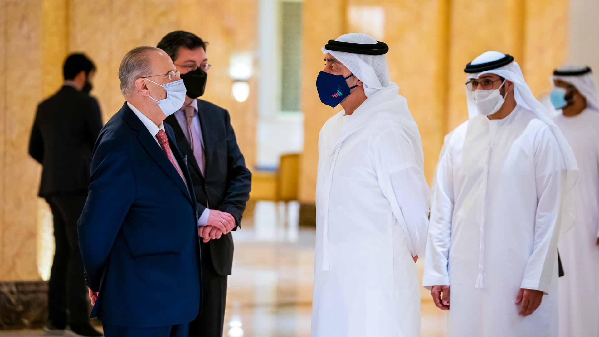 صورة بعنوان: عبد الله بن زايد يبحث مع نظيره القبرصي مستجدات الأوضاع في المنطقة 