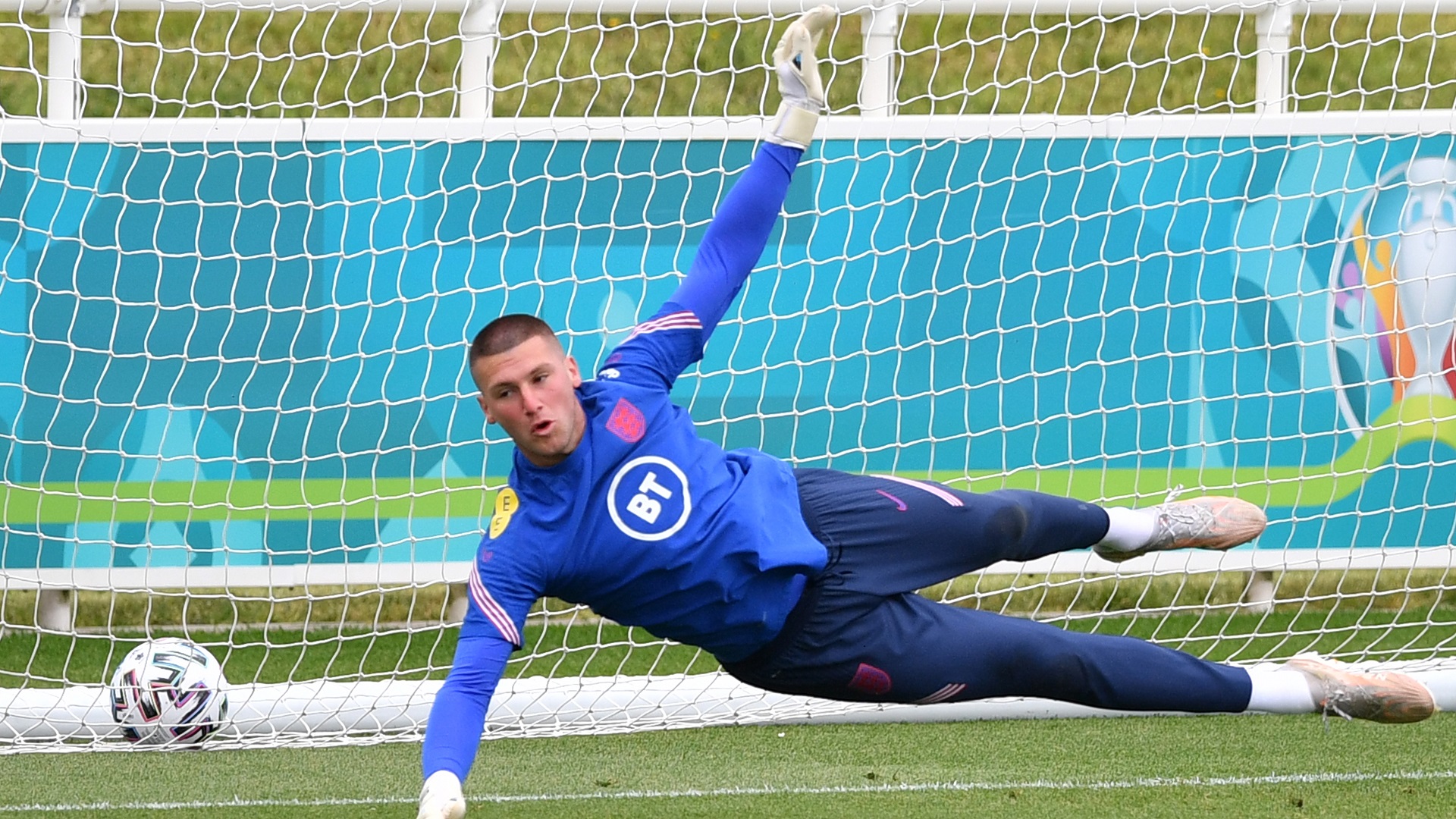 صورة بعنوان: كريستال بالاس الإنجليزي يتعاقد مع الحارس سام جونستون 