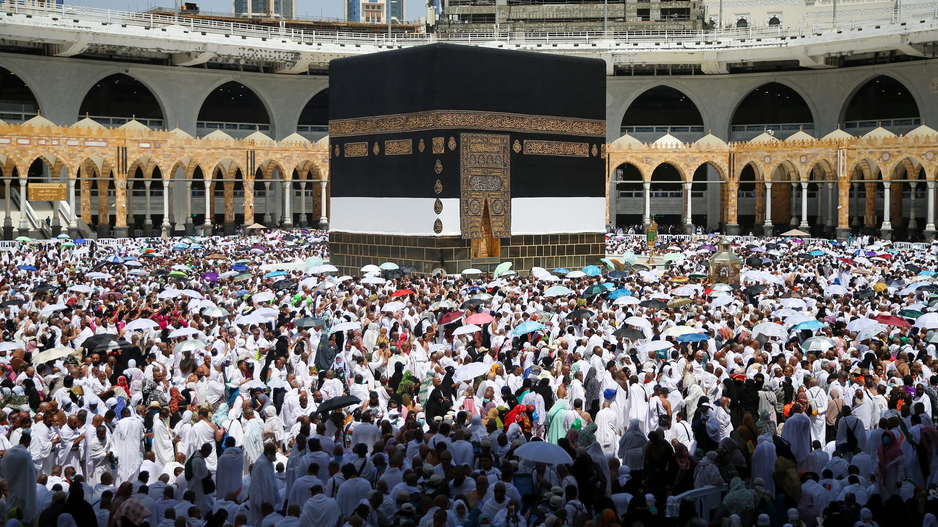 صورة بعنوان: خطيبا الجمعة في المسجدين الحرام والنبوي يوصيان بالإكثار من التعبد 